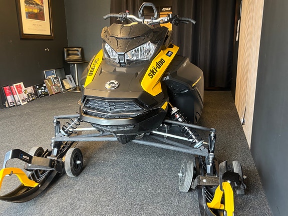 Ski-doo Renegade Sport 600 ACE 9 of 11