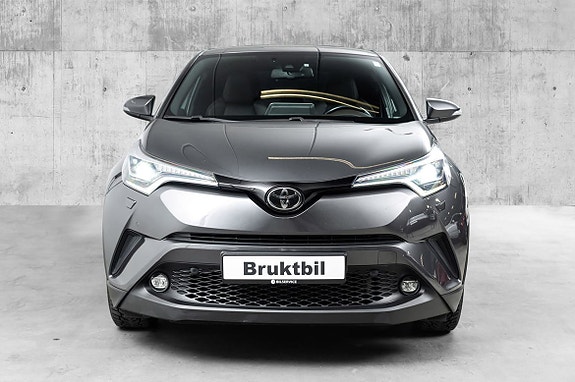 Toyota C-HR 2 of 5