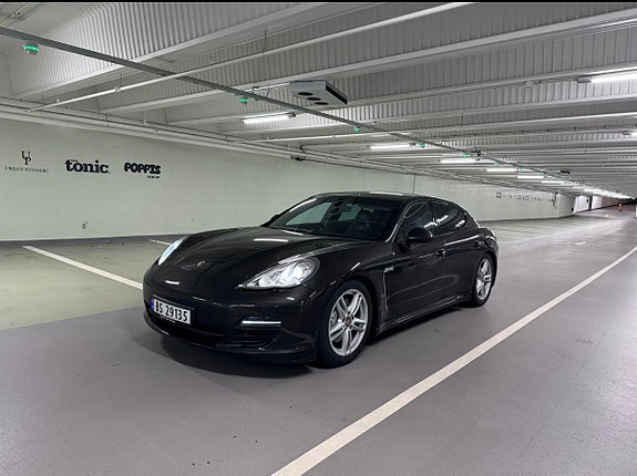 Porsche Panamera 3 of 5