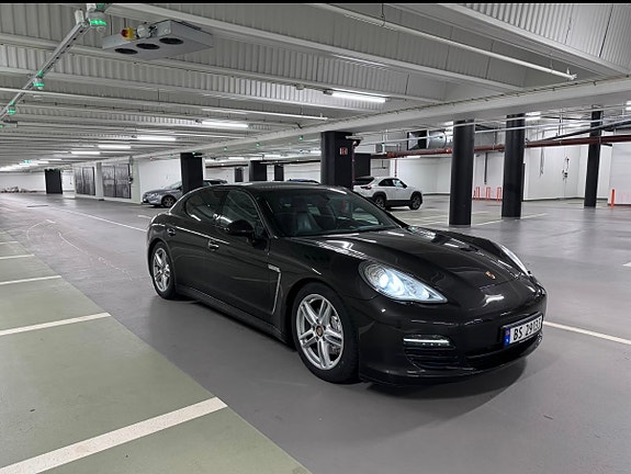 Porsche Panamera 2 of 5