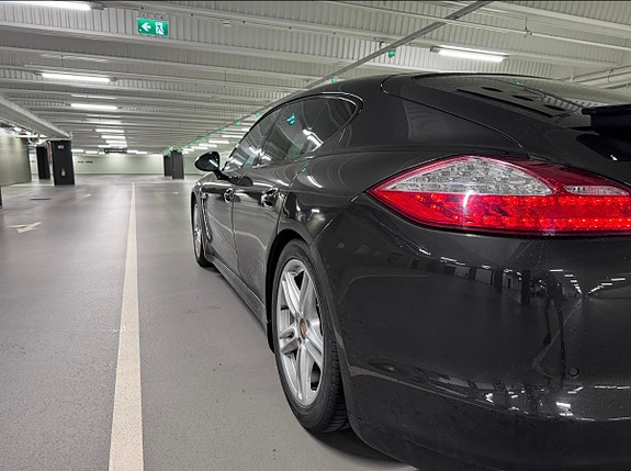 Porsche Panamera 7 of 12