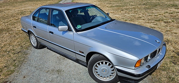 BMW 525iX 2 of 30