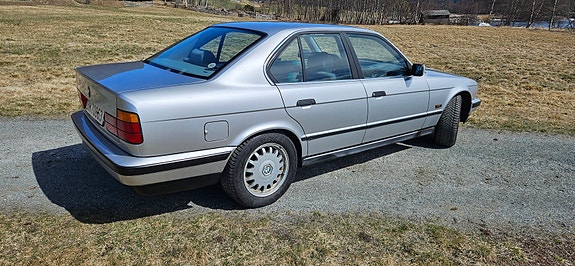 BMW 525iX 3 of 30
