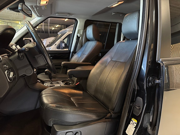 Land Rover Discovery 15 of 27