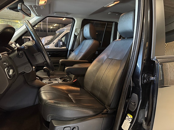 Land Rover Discovery 15 of 28