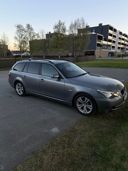 BMW 520i 2 of 30