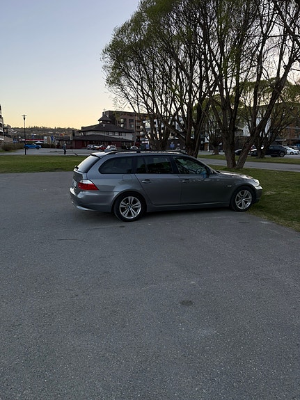 BMW 520i 3 of 30