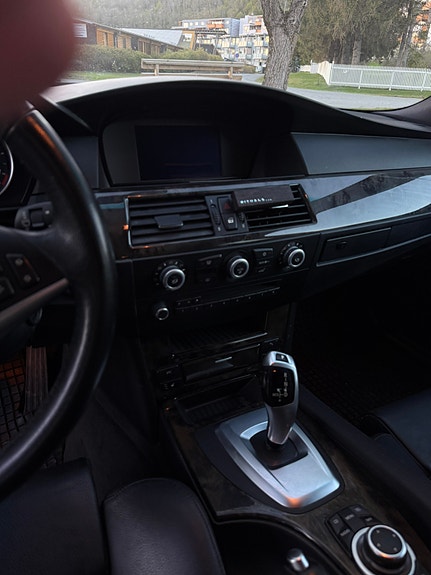BMW 520i 10 of 30