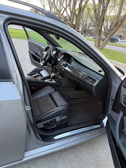 BMW 520i 25 of 30