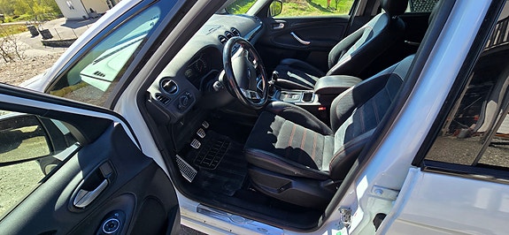 Ford S-MAX 8 of 20
