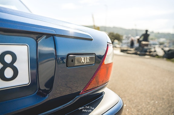 Jaguar XJR 9 of 30
