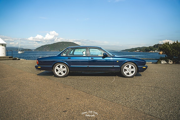 Jaguar XJR 4 of 5