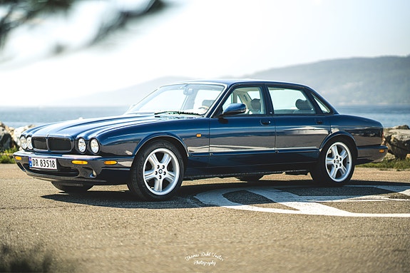 Jaguar XJR 3 of 5