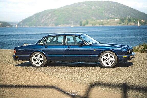 Jaguar XJR 2 of 5