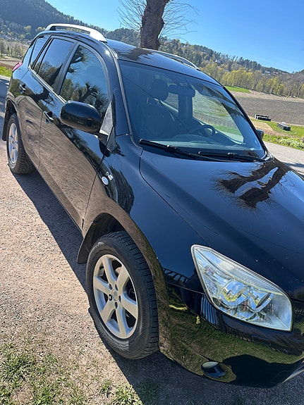 Toyota RAV4 3 of 5