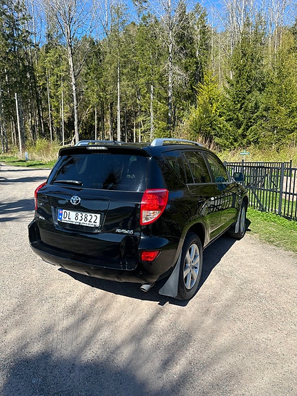 Toyota RAV4 5 of 5