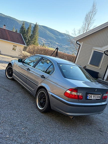 BMW 316i 3 of 5