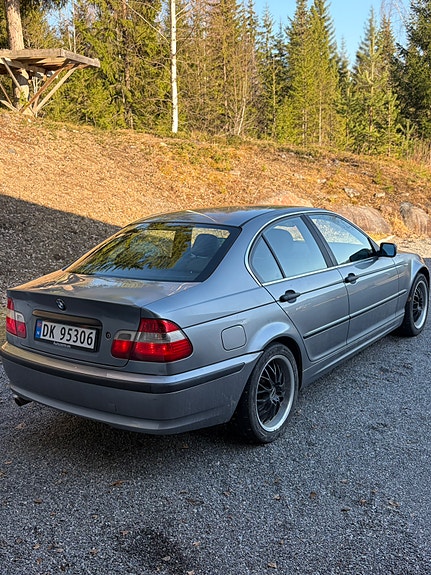 BMW 316i 2 of 5