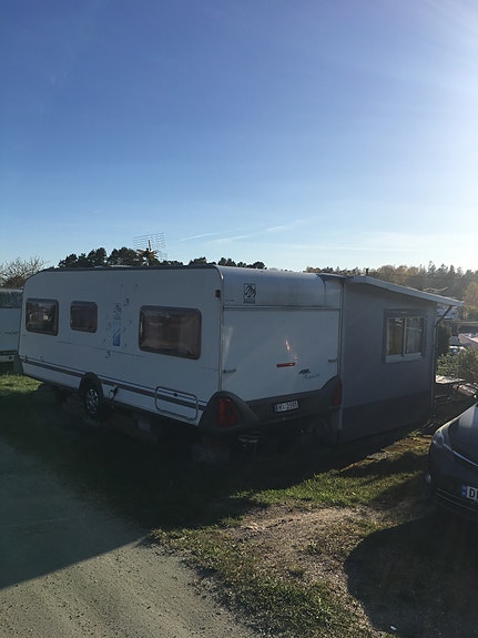 Knaus Azur Royale 580 med helårs Vikingtelt og fast plass på Huseby camping Oven Rygge Råde. NY PRIS 2 of 5