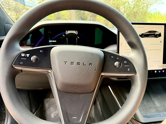 Tesla Model S 5 of 10