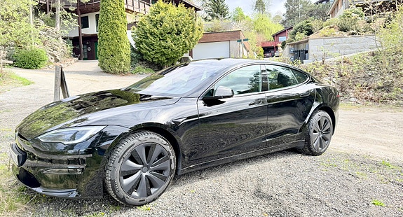 Tesla Model S 2 of 10