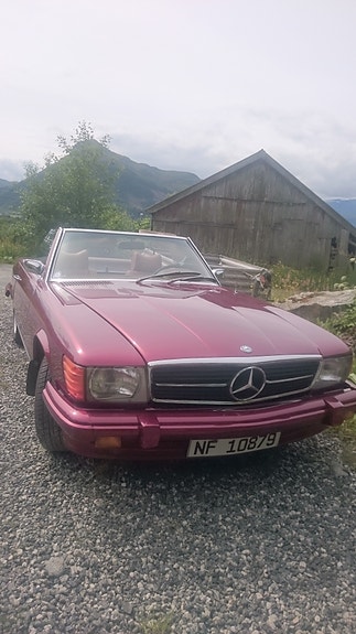 Mercedes-Benz 450 SL 2 of 5