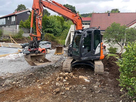 Hitachi Zx85US-6 / Beltestyring på spaker/ stor lyspakke/ gripemodul /4000 t service utført / godt utstyrt