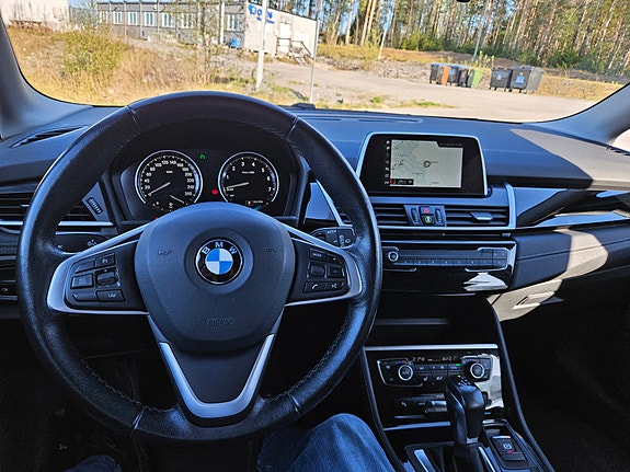 BMW 225xe 27 of 30
