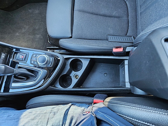 BMW 225xe 25 of 30