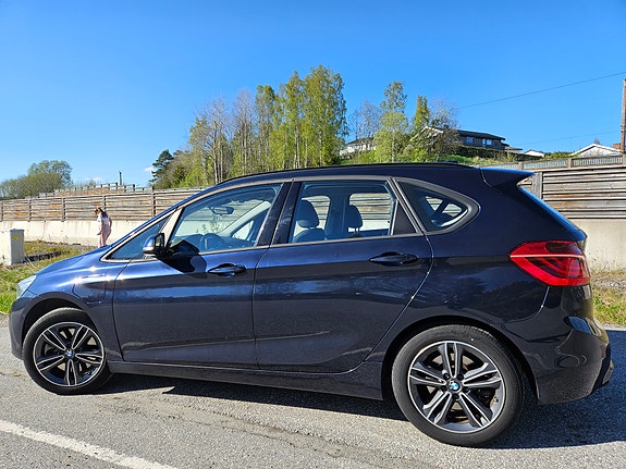 BMW 225xe 11 of 30