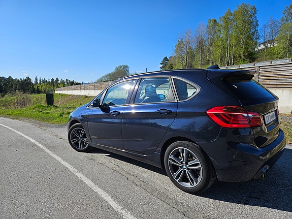 BMW 225xe 12 of 30