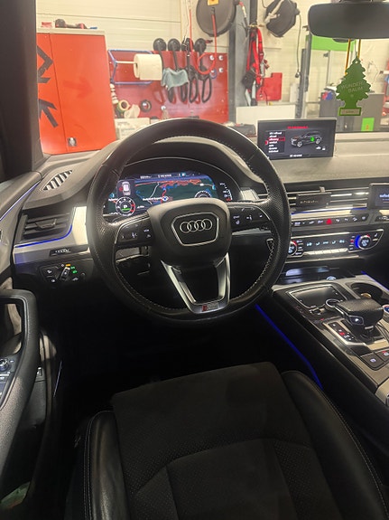 Audi Q7 12 of 18