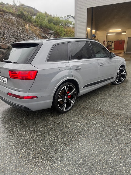 Audi Q7 4 of 18