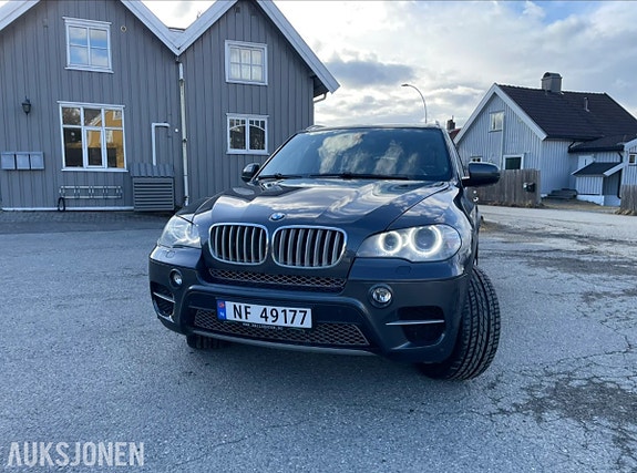 BMW X5 2 of 5