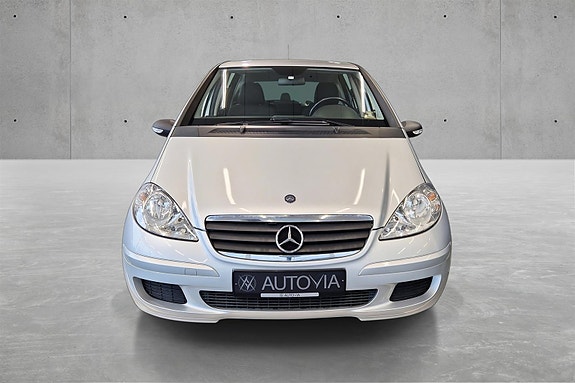 Mercedes-Benz 2 of 5