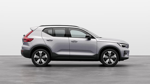 Volvo XC40 3 of 5