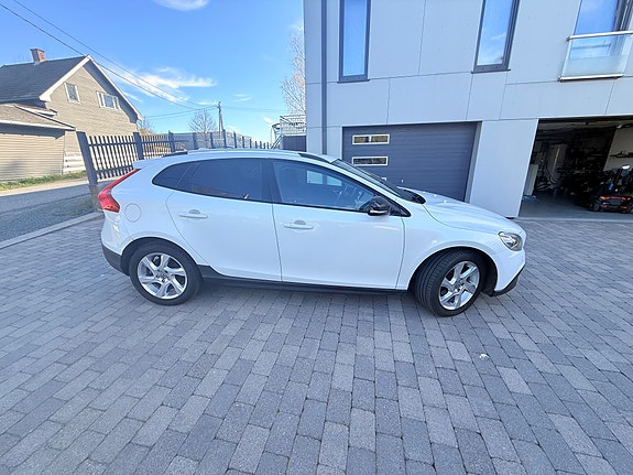 Volvo V40 Cross Country 4 of 13