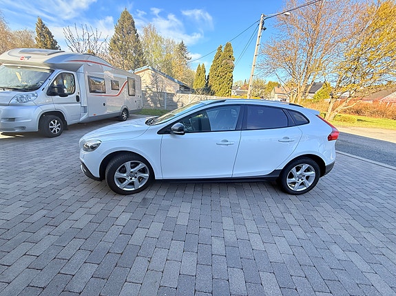 Volvo V40 Cross Country 3 of 13
