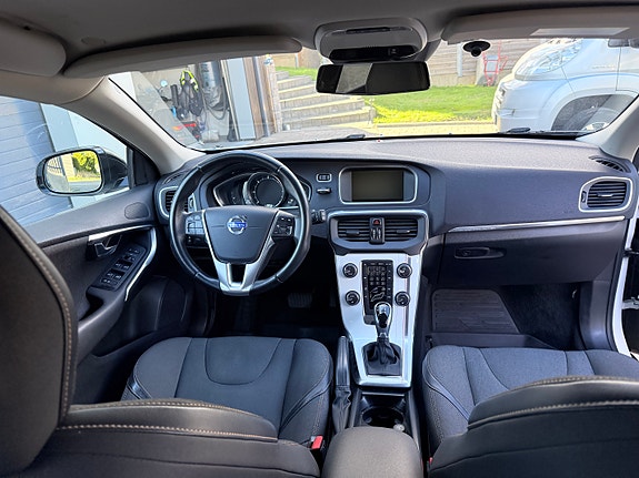 Volvo V40 Cross Country 11 of 13