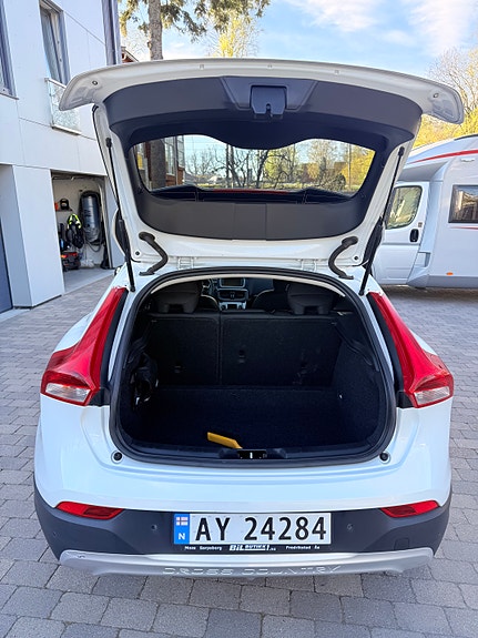 Volvo V40 Cross Country 13 of 13