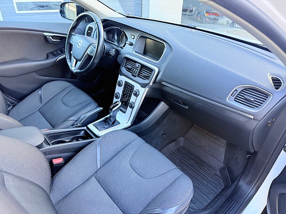 Volvo V40 Cross Country 10 of 13