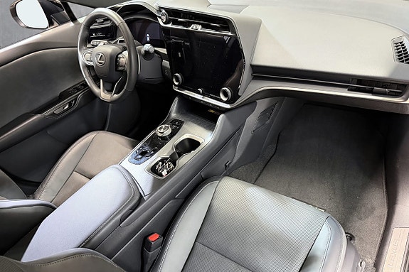 Lexus RZ300e 12 of 20
