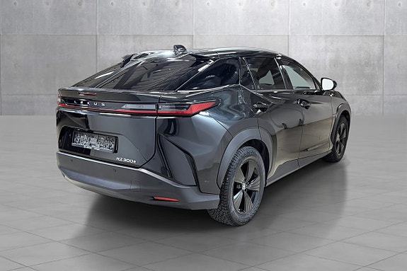 Lexus RZ300e 4 of 5
