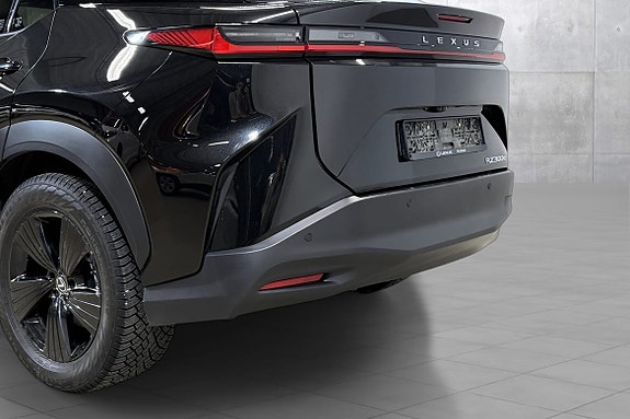 Lexus RZ300e 8 of 20