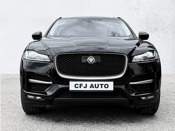Jaguar F-PACE 4 of 30
