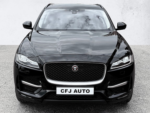 Jaguar F-PACE 5 of 30