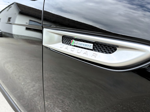Jaguar F-PACE 17 of 30