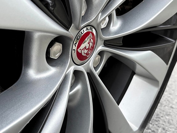 Jaguar F-PACE 15 of 30