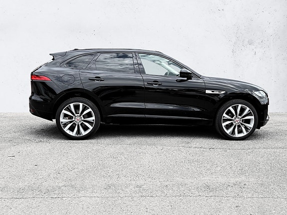 Jaguar F-PACE 8 of 30