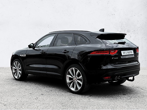 Jaguar F-PACE 3 of 30